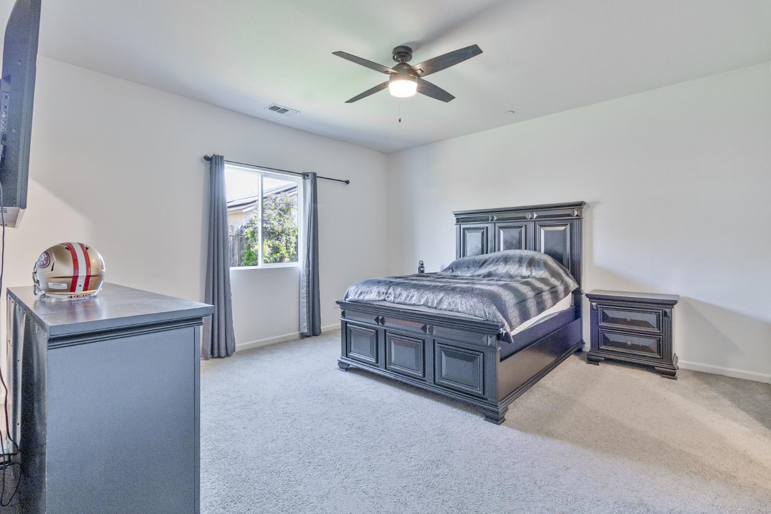 6704 E Dwight Way Ave, Fresno, CA 93727