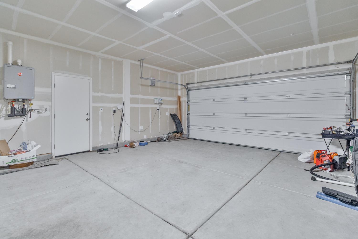 6704 E Dwight Way Ave, Fresno, CA 93727