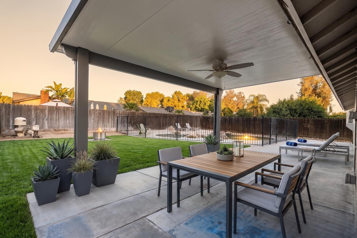 1028 W Minarets Ave, Fresno, CA 93650