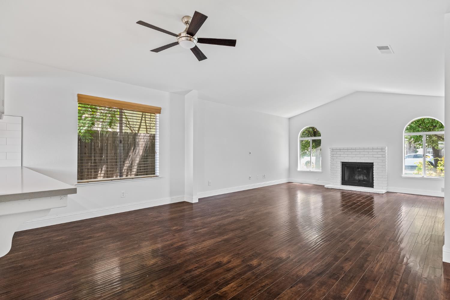 1028 W Minarets Ave, Fresno, CA 93650