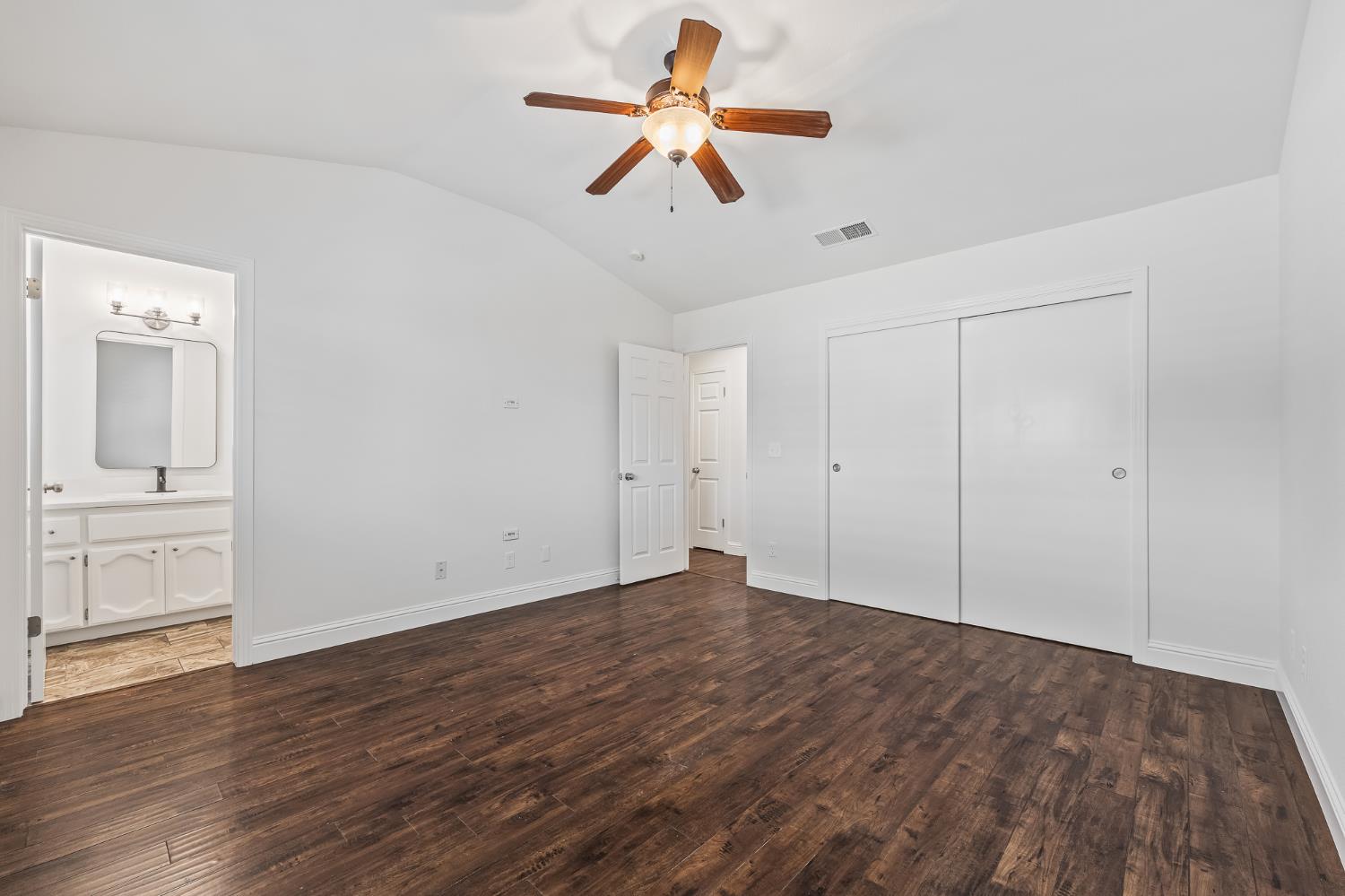 1028 W Minarets Ave, Fresno, CA 93650