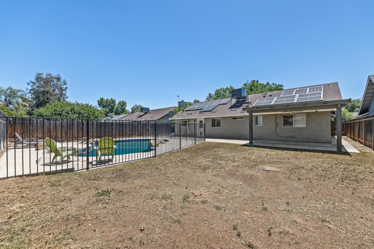 1028 W Minarets Ave, Fresno, CA 93650