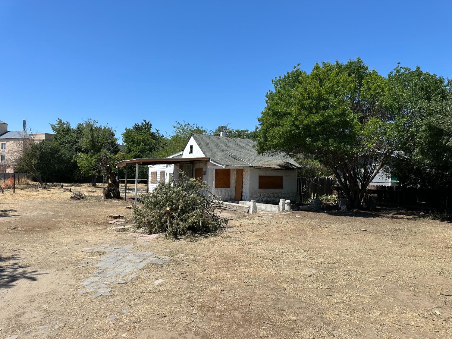 5185 Mission, Fresno, CA 93722