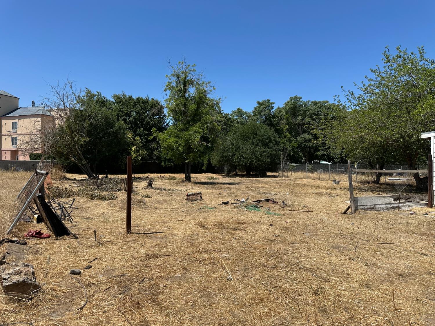 5185 Mission, Fresno, CA 93722