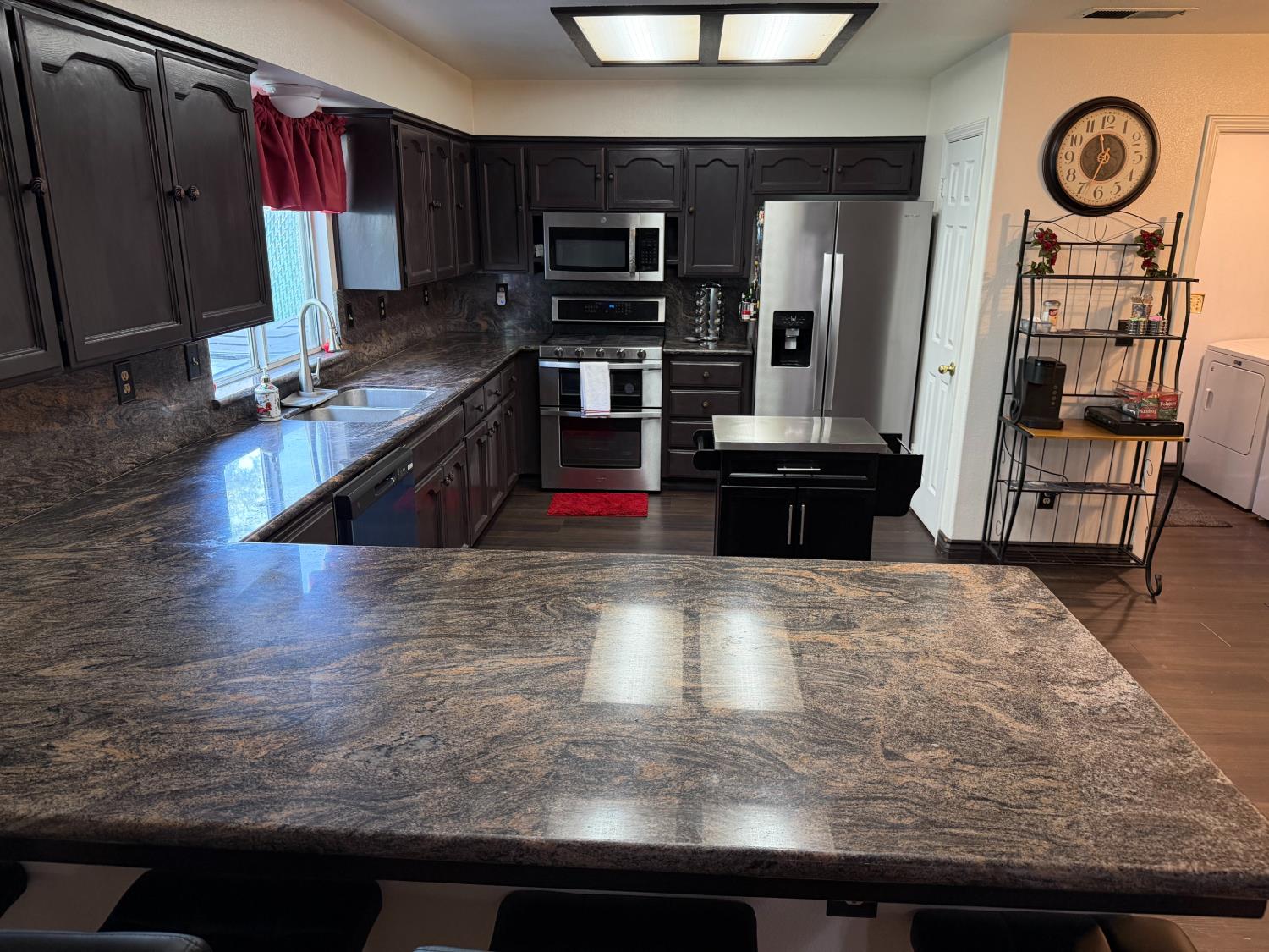 3383 N Forestiere Ave, Fresno, CA 93722