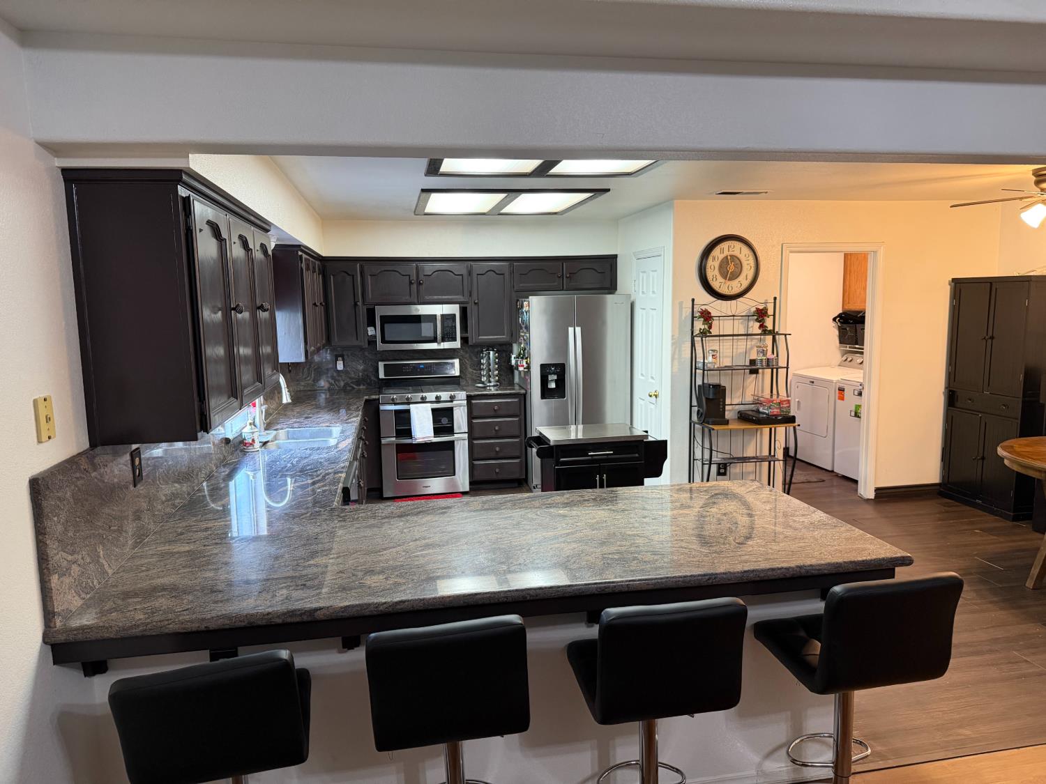 3383 N Forestiere Ave, Fresno, CA 93722