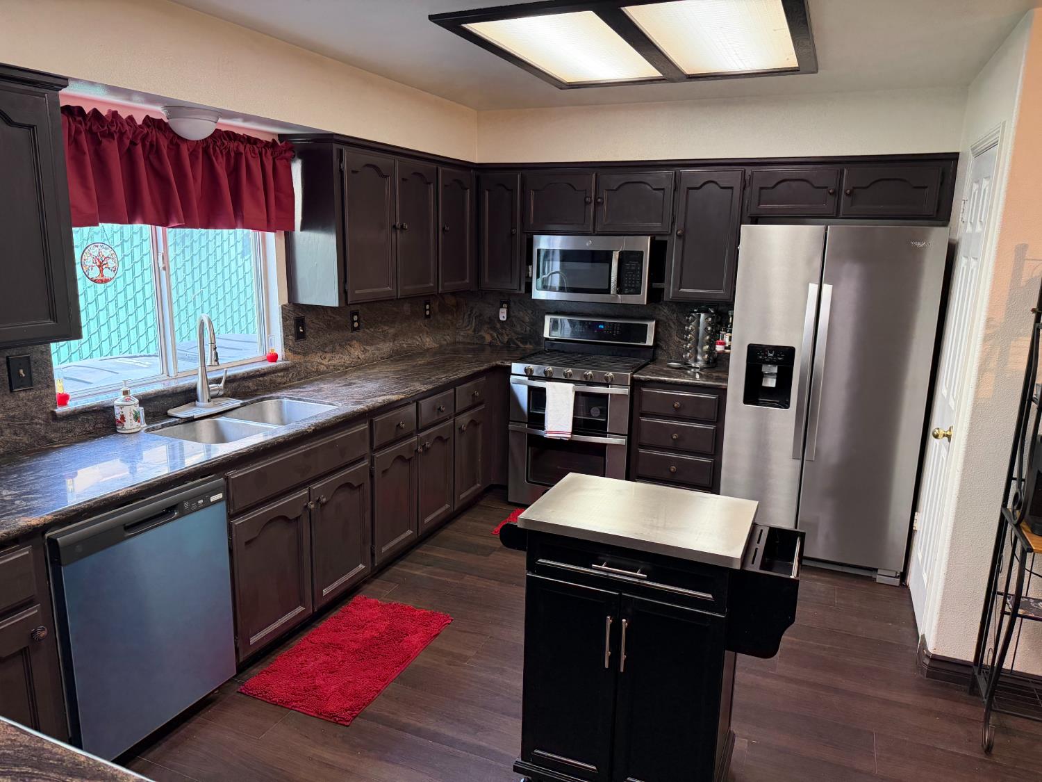 3383 N Forestiere Ave, Fresno, CA 93722