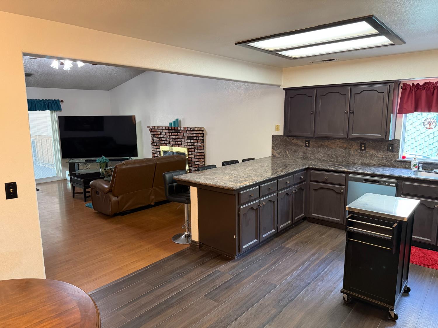 3383 N Forestiere Ave, Fresno, CA 93722