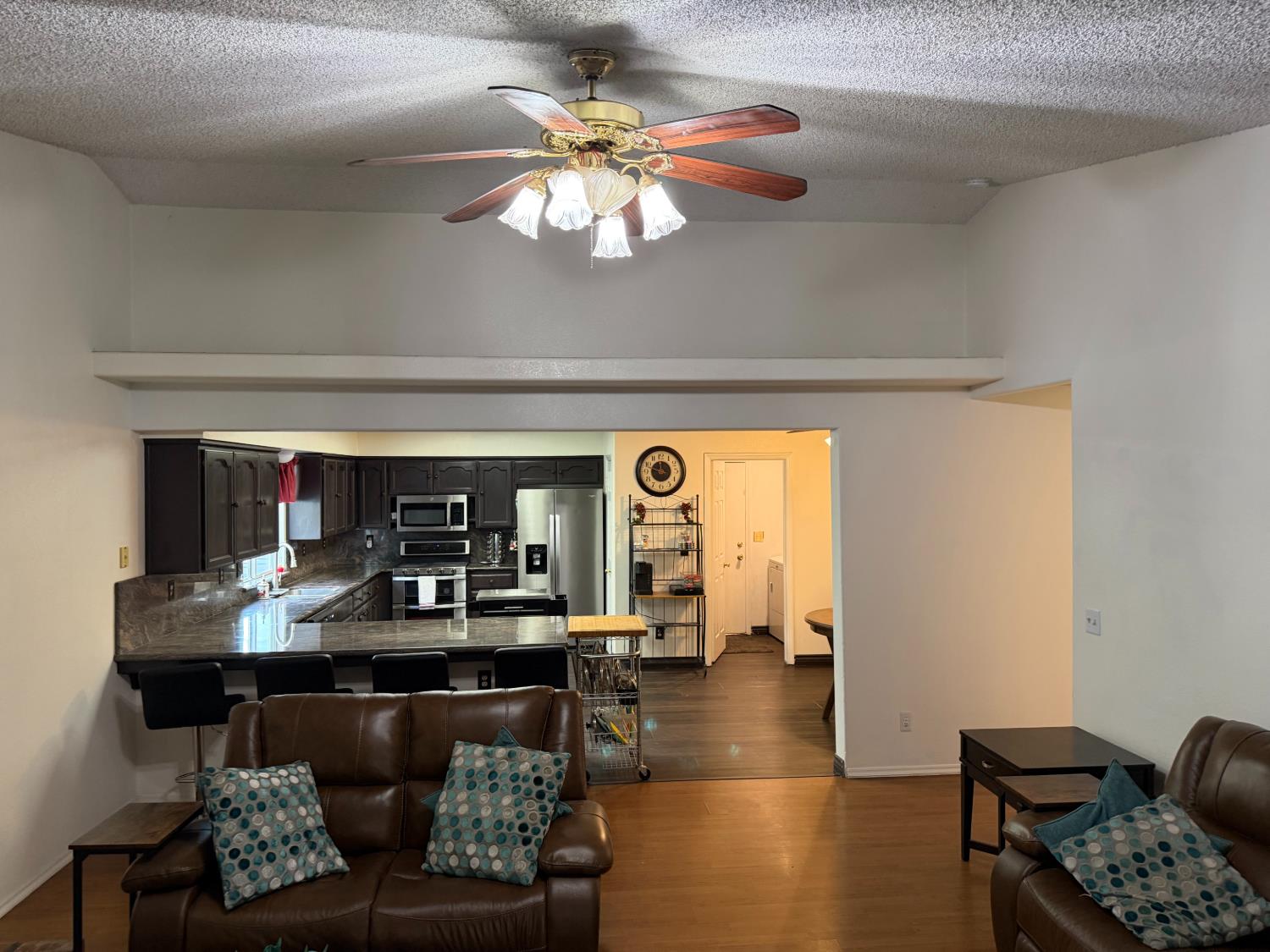 3383 N Forestiere Ave, Fresno, CA 93722