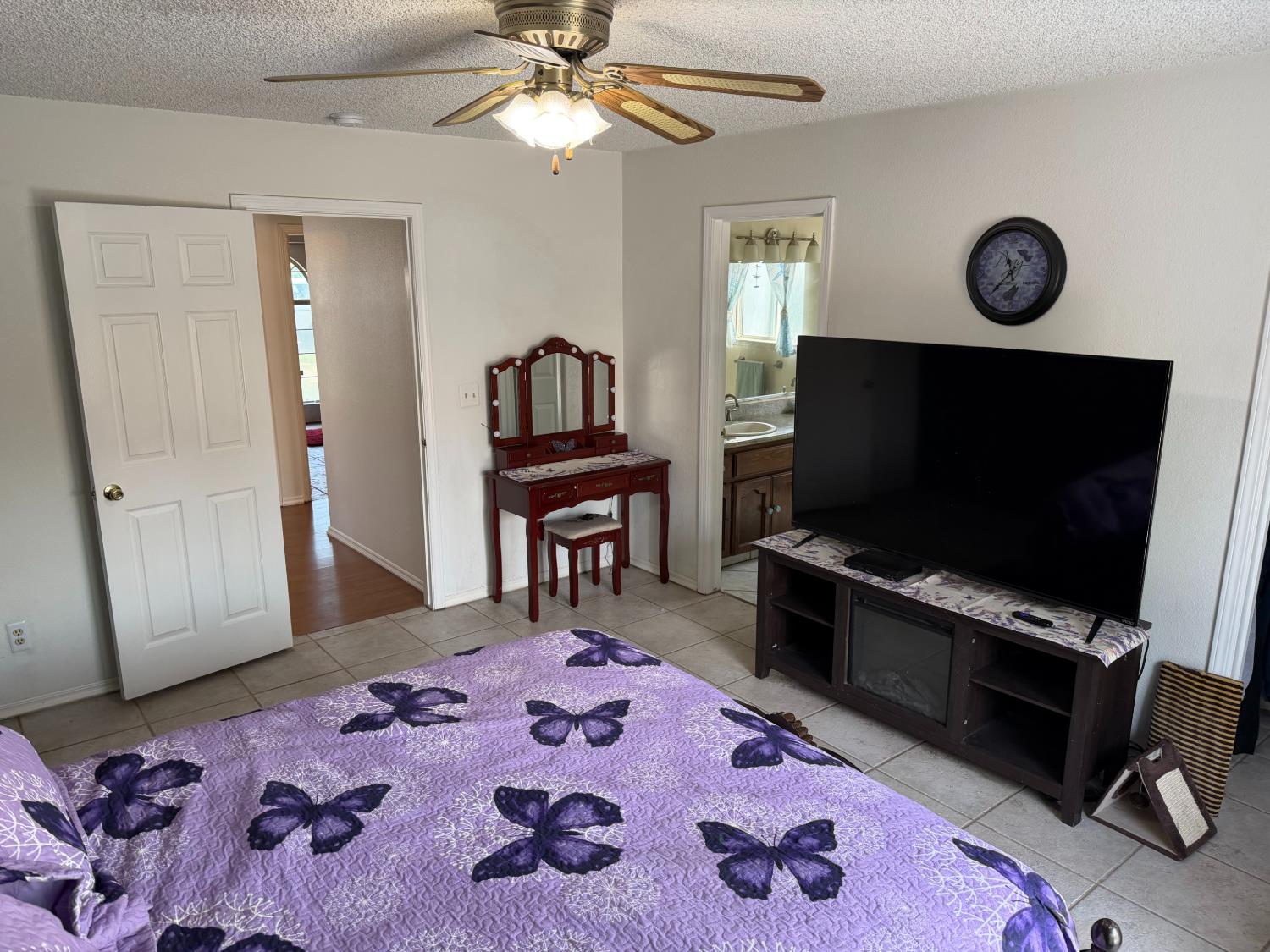 3383 N Forestiere Ave, Fresno, CA 93722