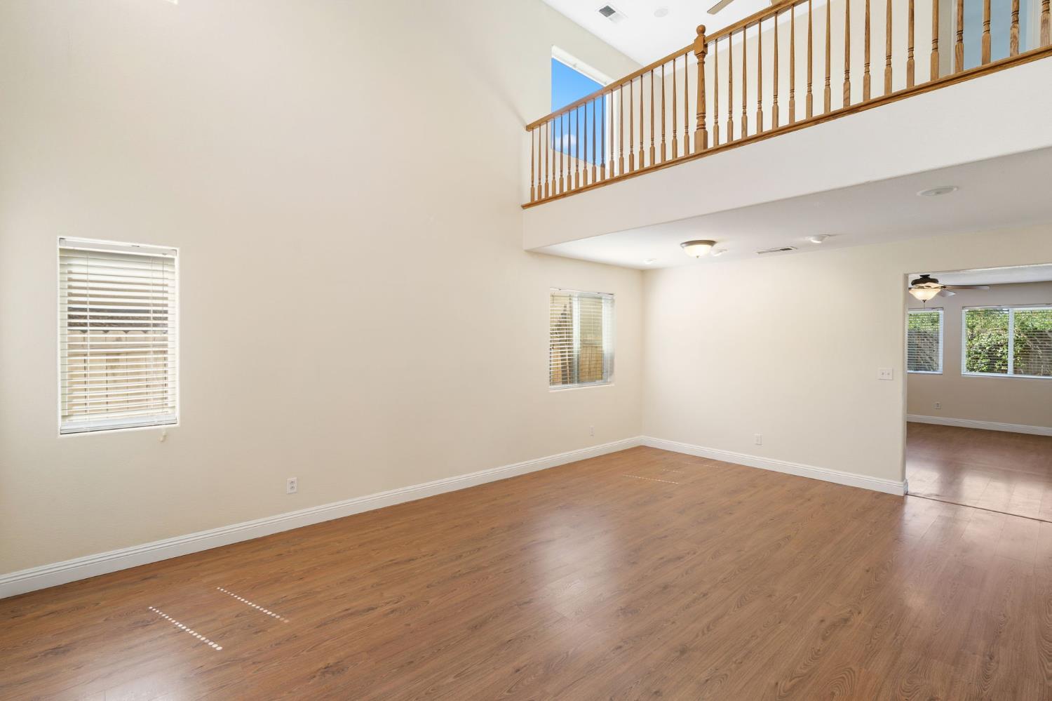 6123 E Hampton Way, Fresno, CA 93727