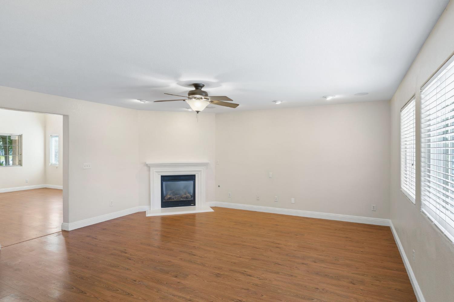 6123 E Hampton Way, Fresno, CA 93727