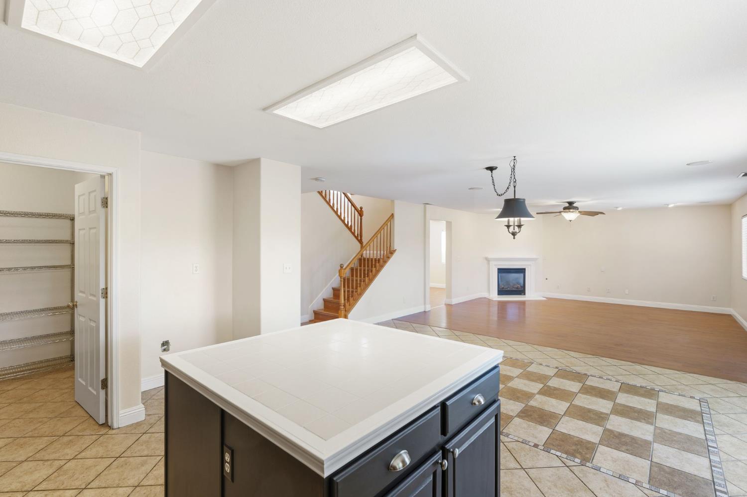 6123 E Hampton Way, Fresno, CA 93727