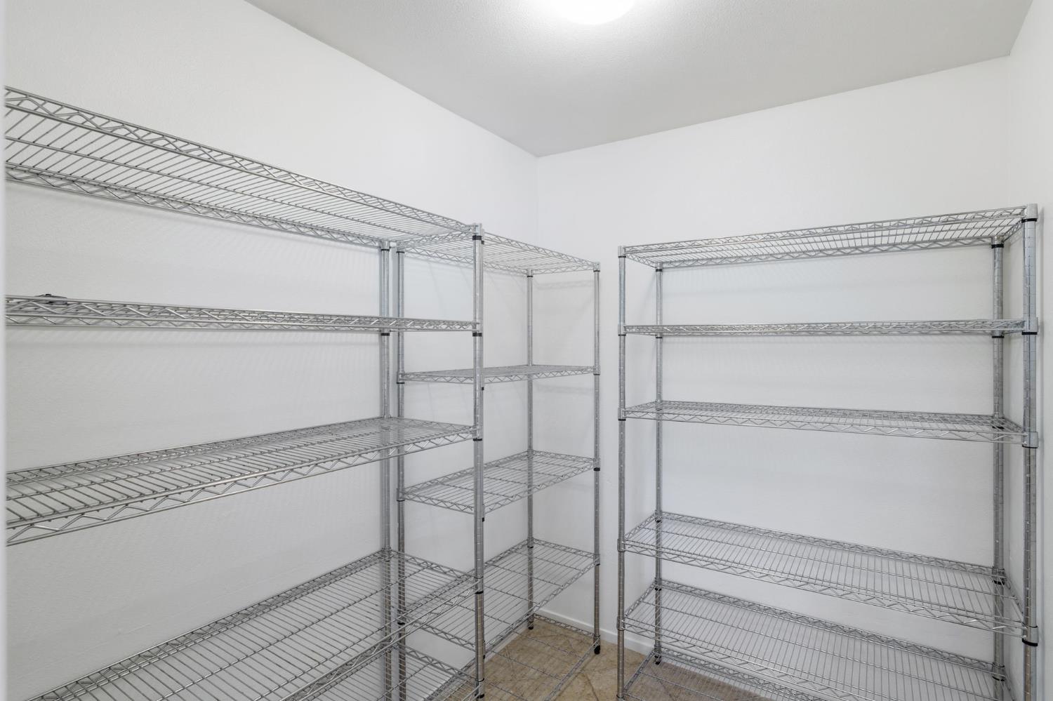 6123 E Hampton Way, Fresno, CA 93727