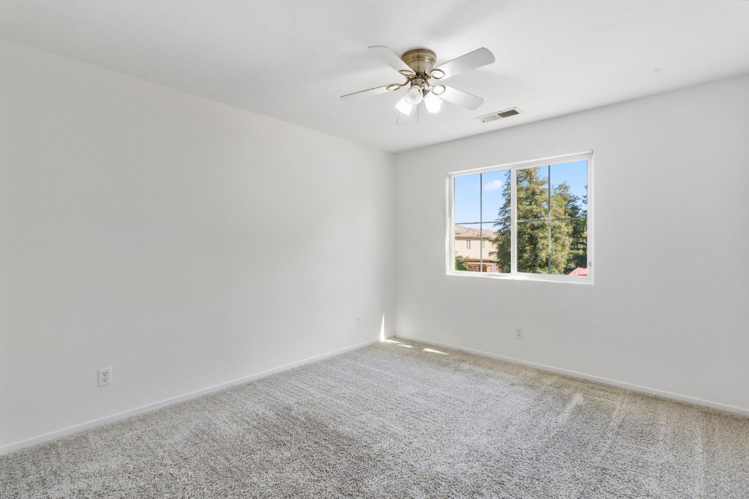6123 E Hampton Way, Fresno, CA 93727
