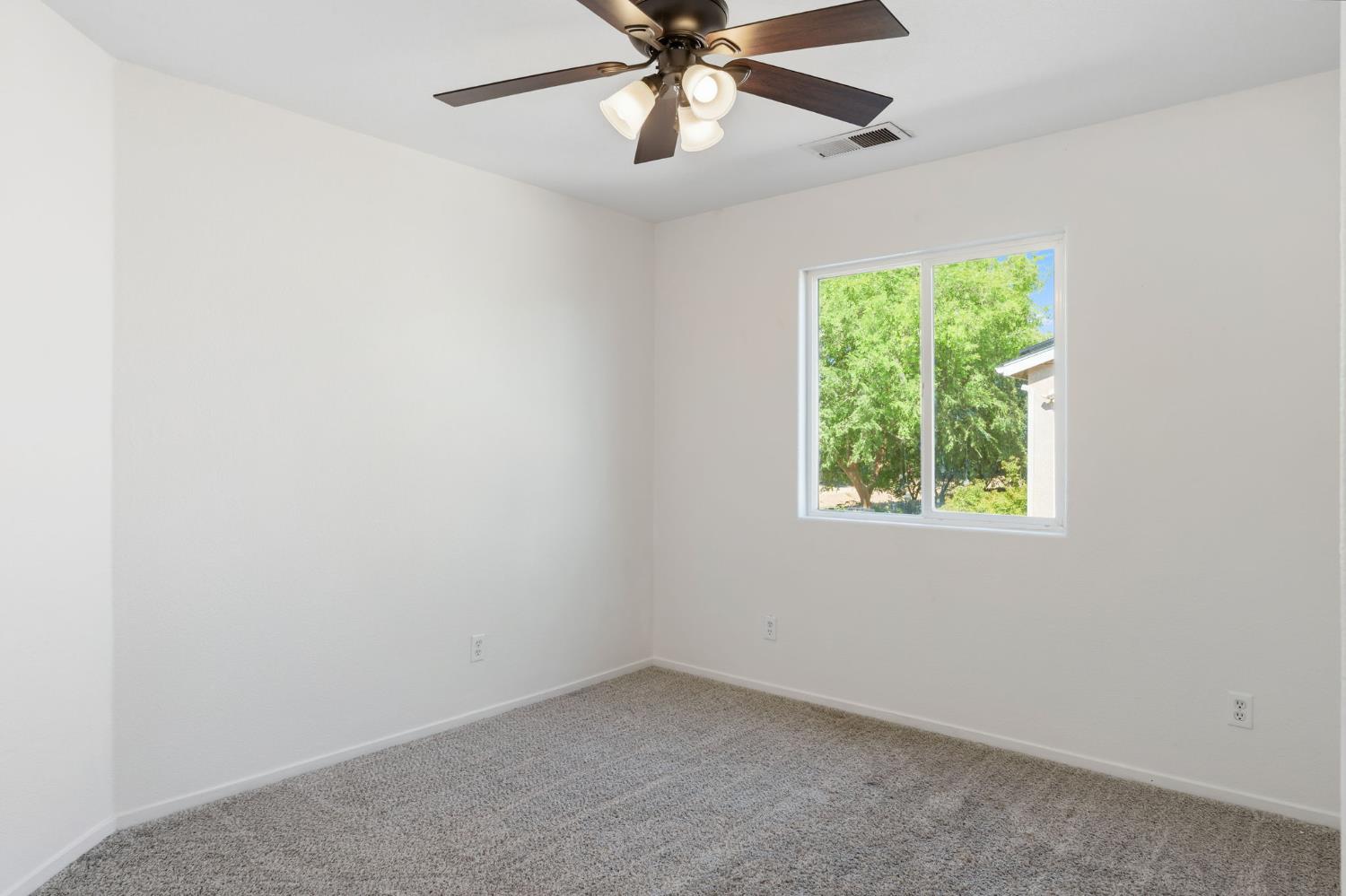 6123 E Hampton Way, Fresno, CA 93727