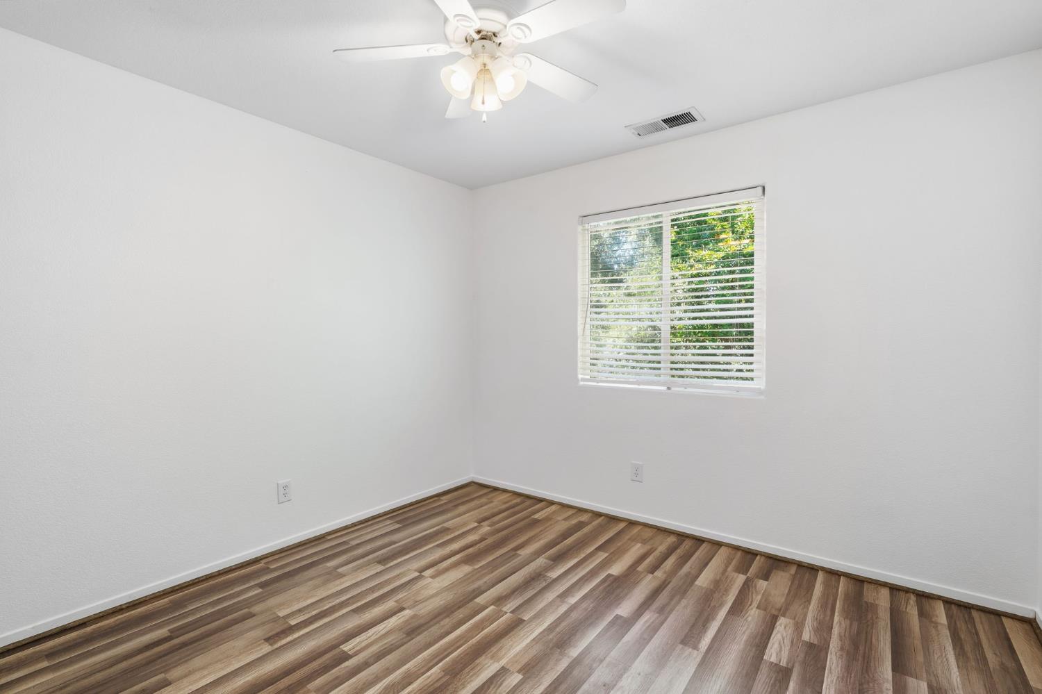 6123 E Hampton Way, Fresno, CA 93727
