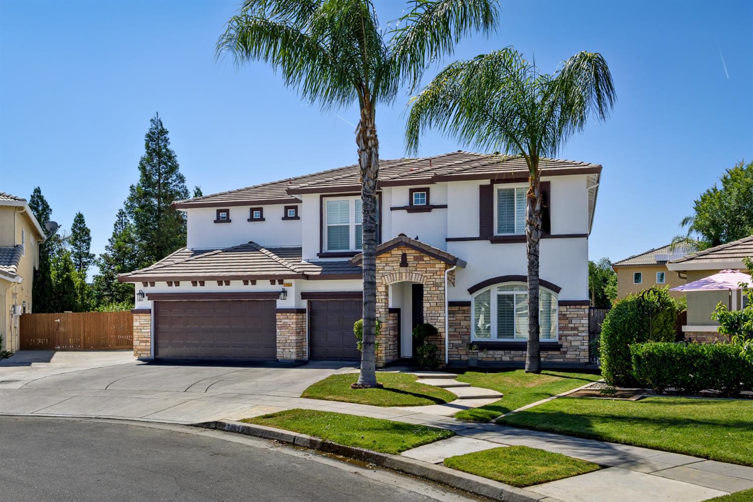 7263 E Redlands Ave, Fresno, CA 93737