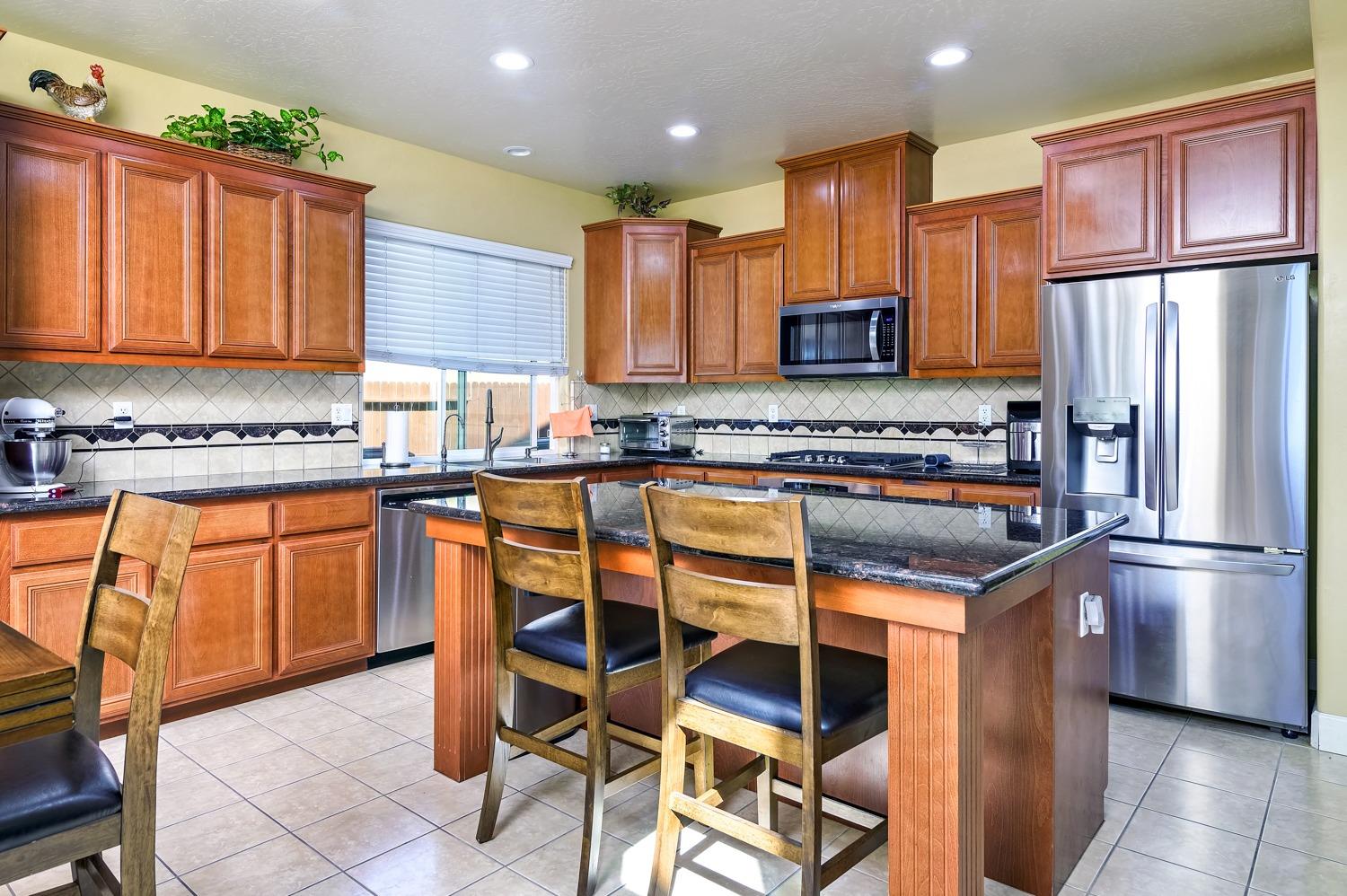 7263 E Redlands Ave, Fresno, CA 93737