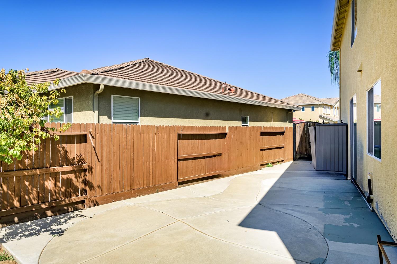 7263 E Redlands Ave, Fresno, CA 93737