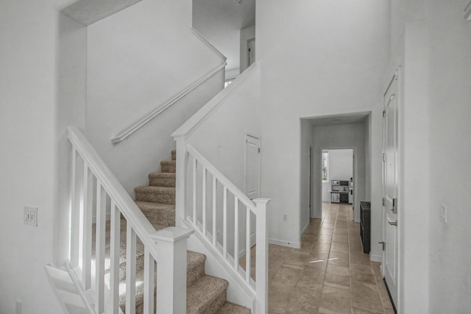 1183 Ponderosa Way W, Madera, CA 93636