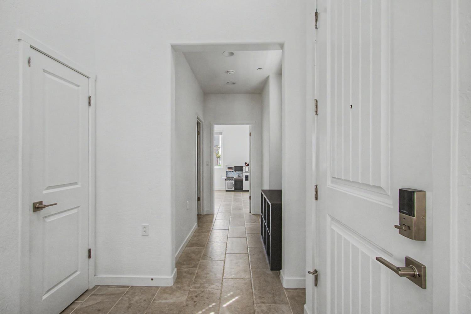 1183 Ponderosa Way W, Madera, CA 93636