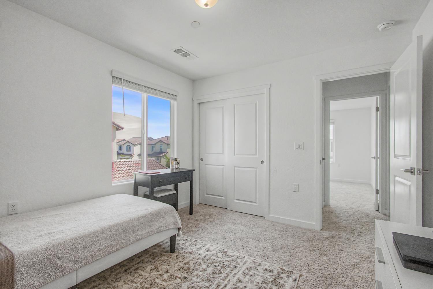 1183 Ponderosa Way W, Madera, CA 93636