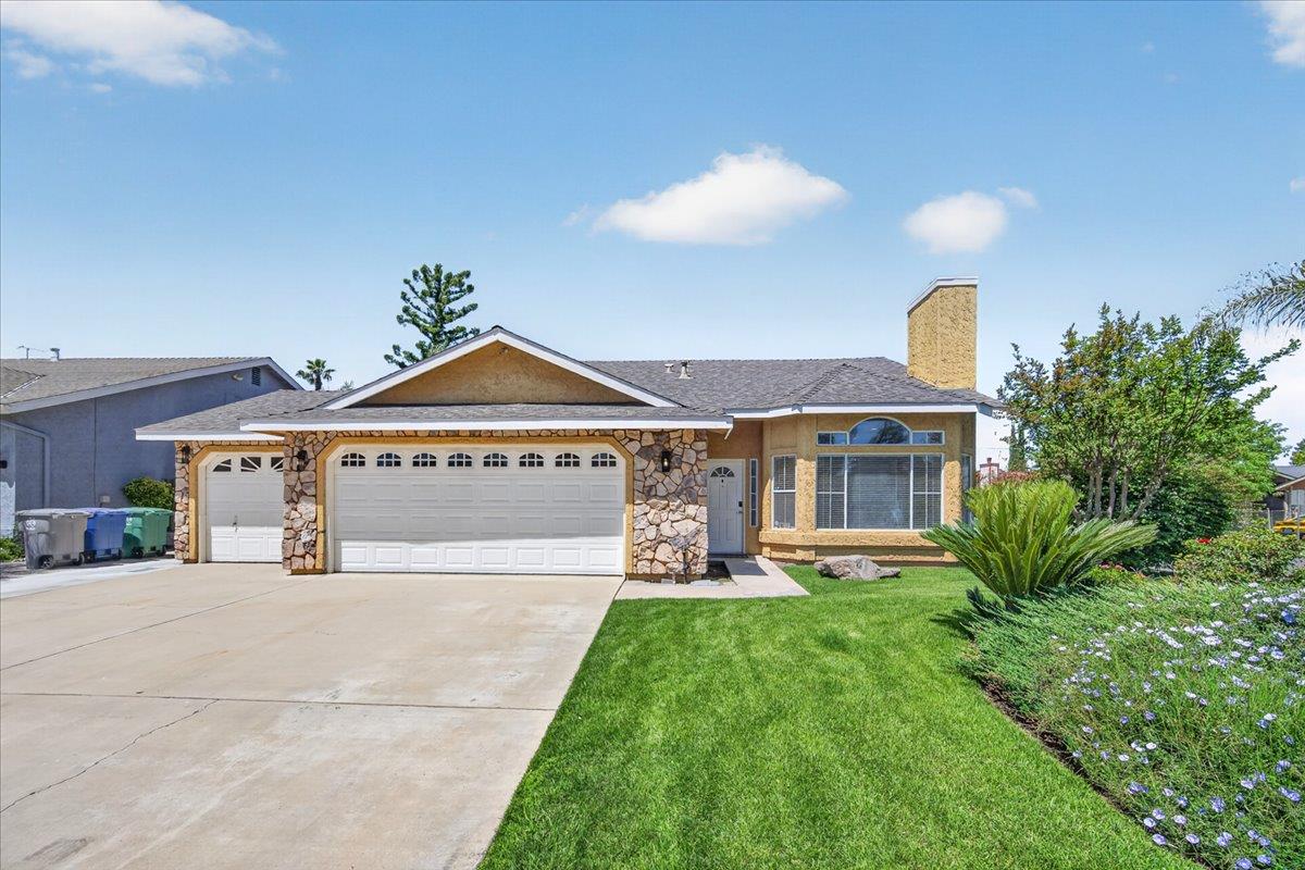 1181 N Matthew Ave, Farmersville, CA 93223