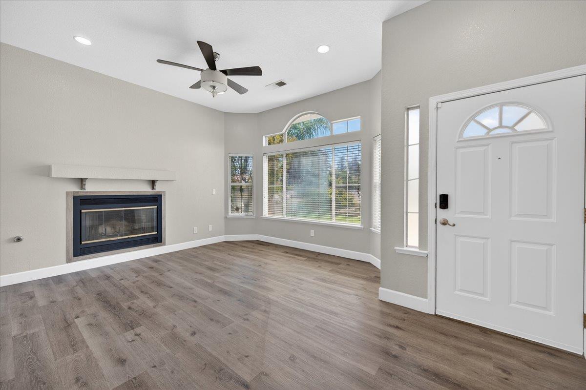 1181 N Matthew Ave, Farmersville, CA 93223
