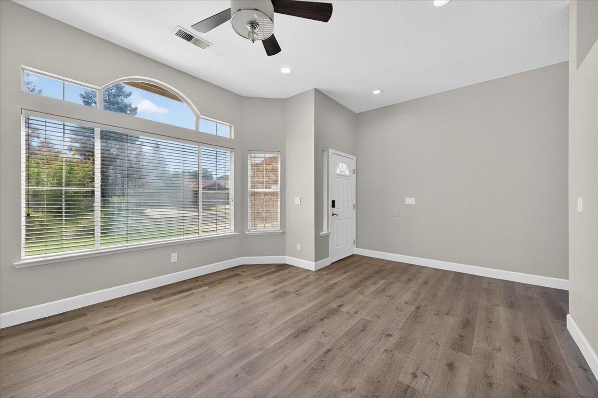 1181 N Matthew Ave, Farmersville, CA 93223