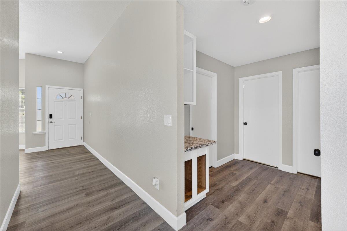 1181 N Matthew Ave, Farmersville, CA 93223