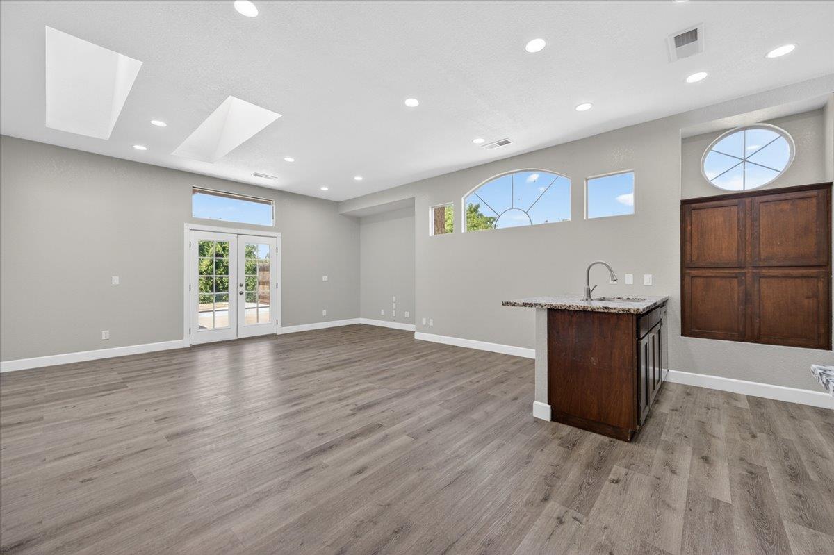 1181 N Matthew Ave, Farmersville, CA 93223