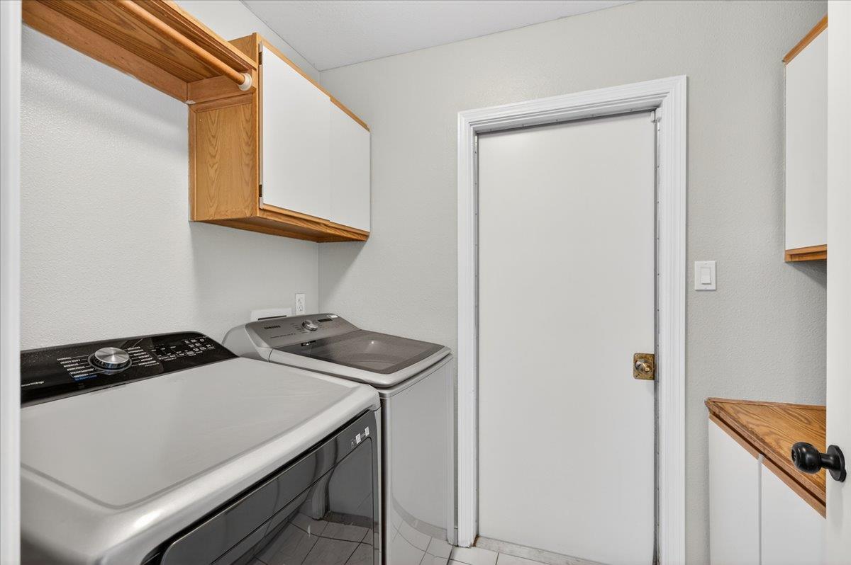 1181 N Matthew Ave, Farmersville, CA 93223