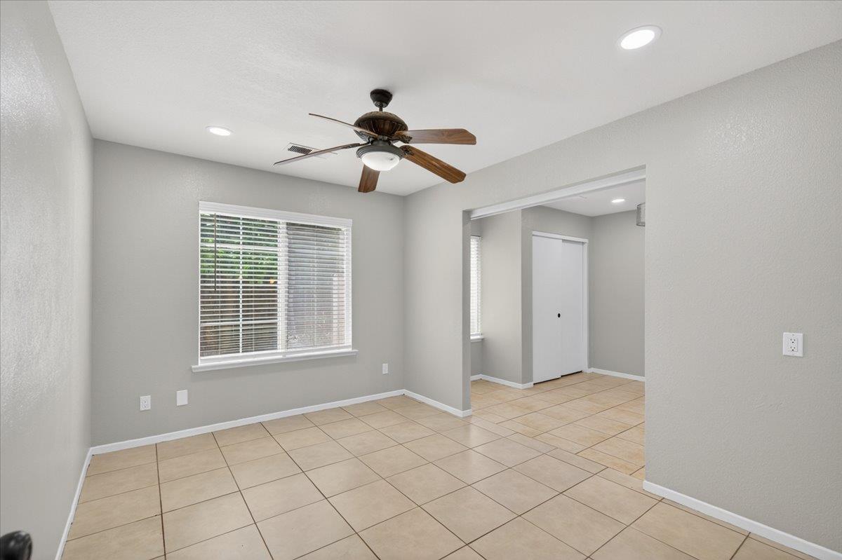 1181 N Matthew Ave, Farmersville, CA 93223