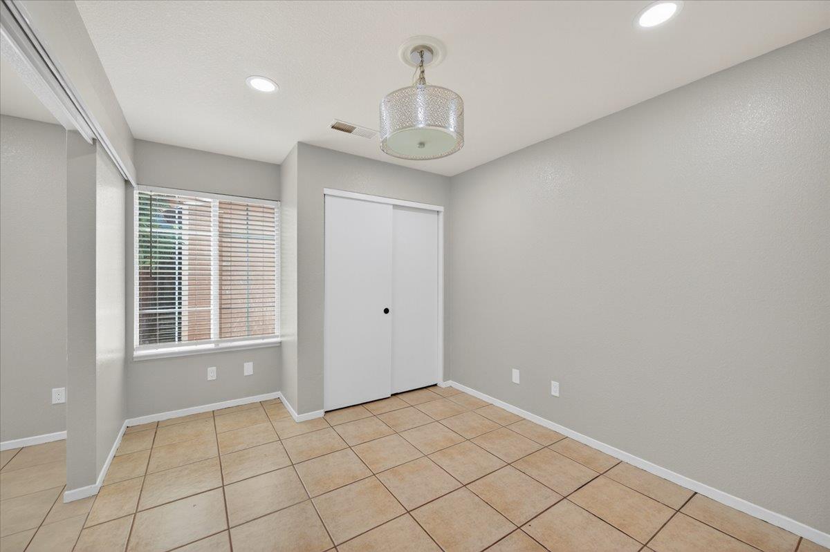 1181 N Matthew Ave, Farmersville, CA 93223