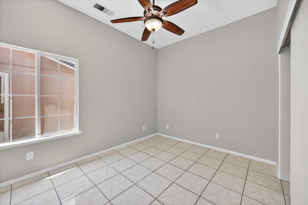 1181 N Matthew Ave, Farmersville, CA 93223