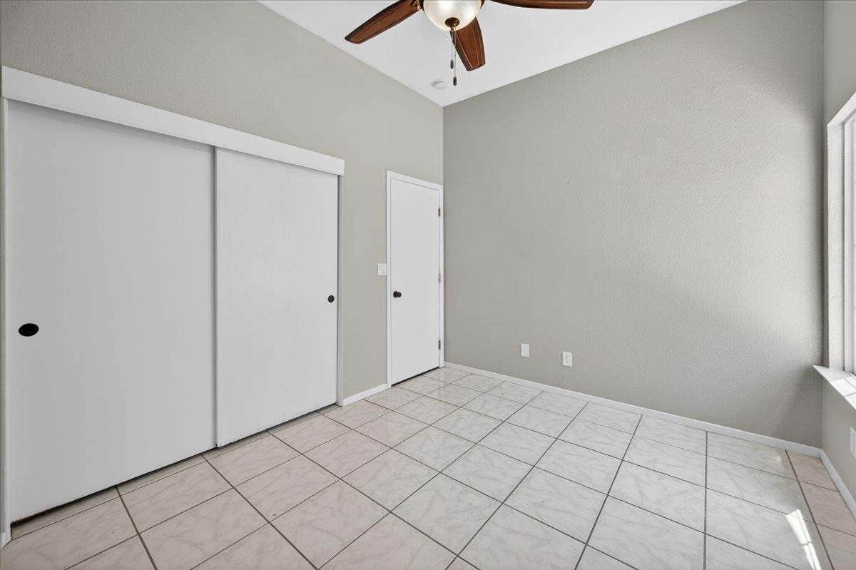 1181 N Matthew Ave, Farmersville, CA 93223