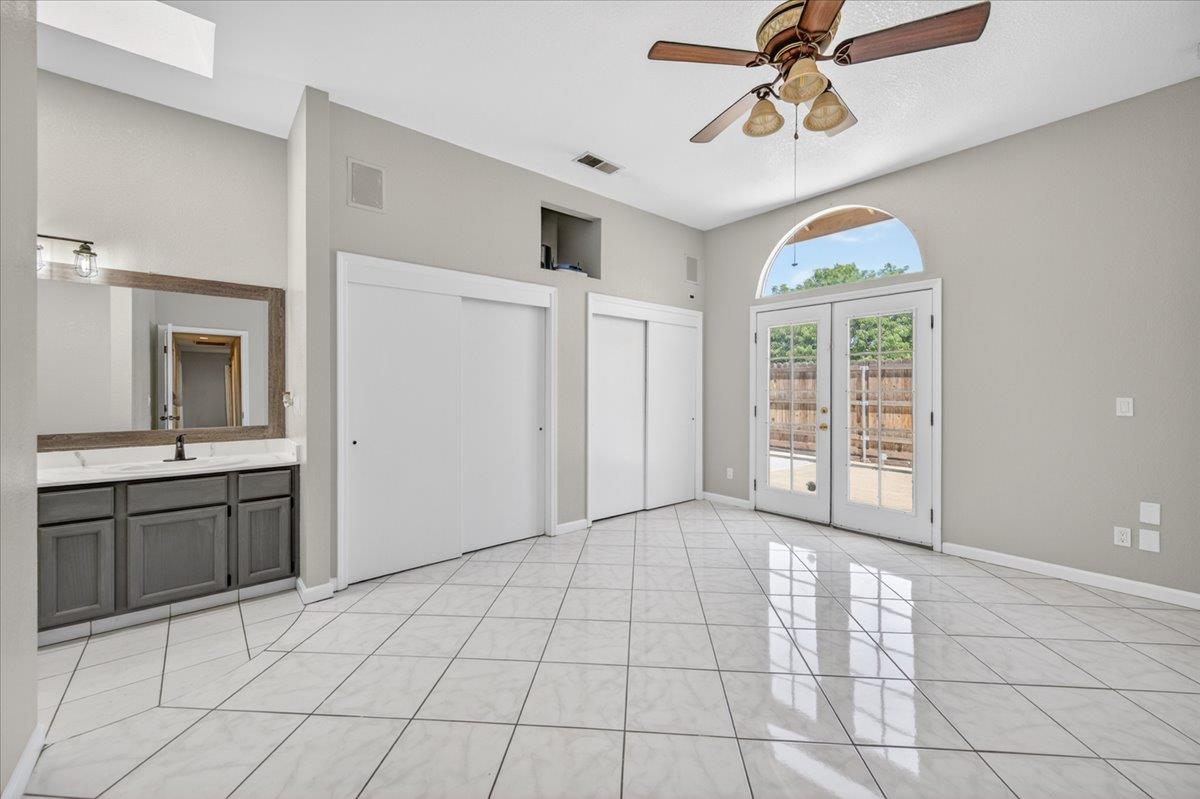 1181 N Matthew Ave, Farmersville, CA 93223
