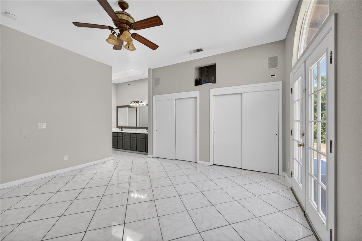 1181 N Matthew Ave, Farmersville, CA 93223
