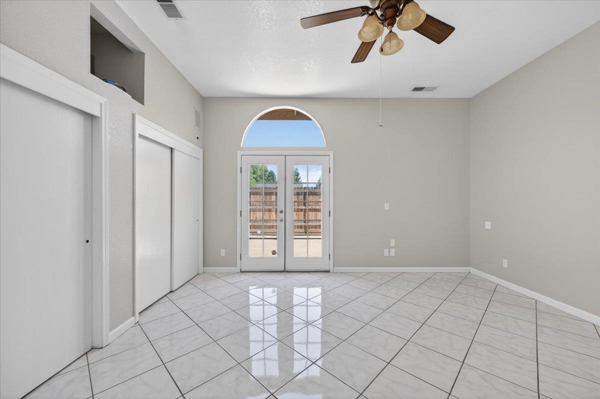 1181 N Matthew Ave, Farmersville, CA 93223