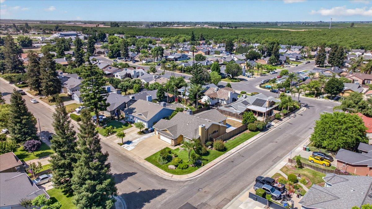 1181 N Matthew Ave, Farmersville, CA 93223