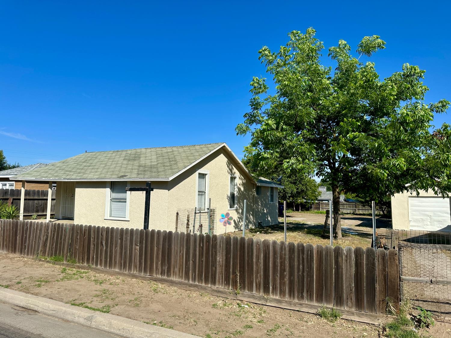 809 Washington Ave, Madera, CA 93638