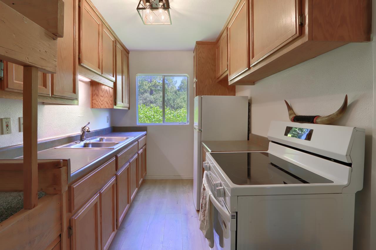 43016 Sunshine Mountain Rd, Oakhurst, CA 93644