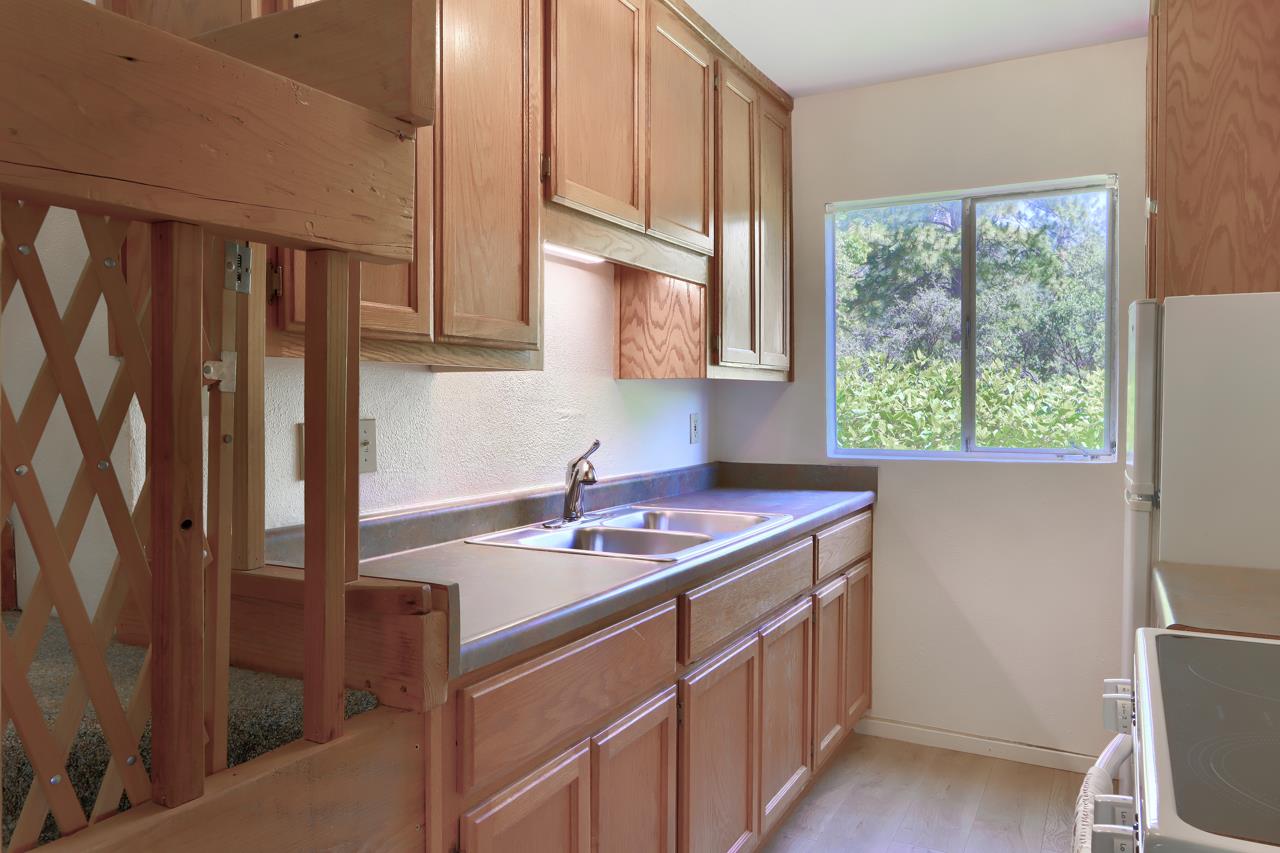 43016 Sunshine Mountain Rd, Oakhurst, CA 93644