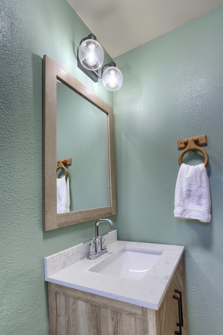 43016 Sunshine Mountain Rd, Oakhurst, CA 93644