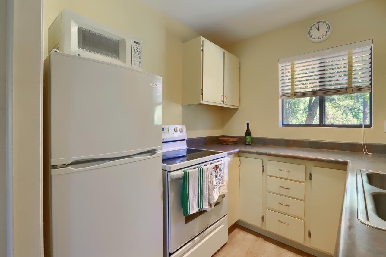 43016 Sunshine Mountain Rd, Oakhurst, CA 93644