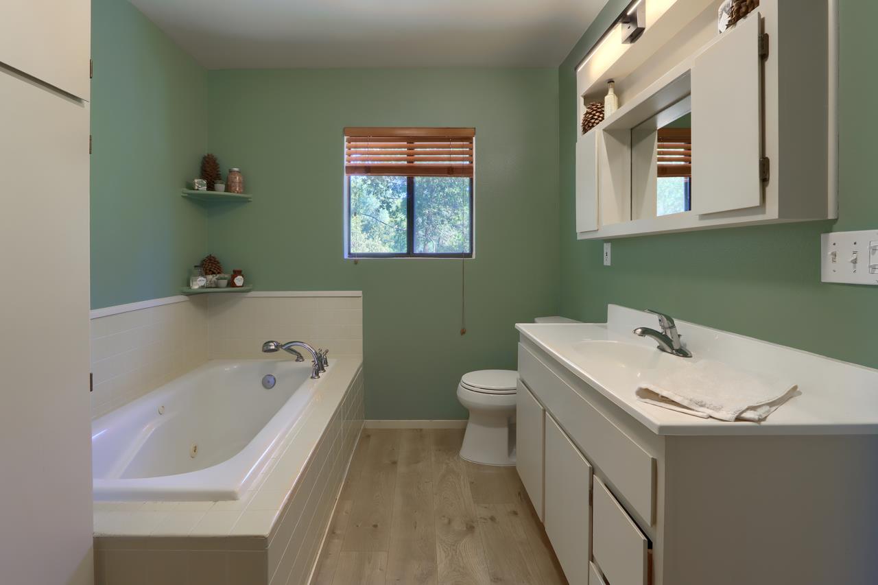 43016 Sunshine Mountain Rd, Oakhurst, CA 93644