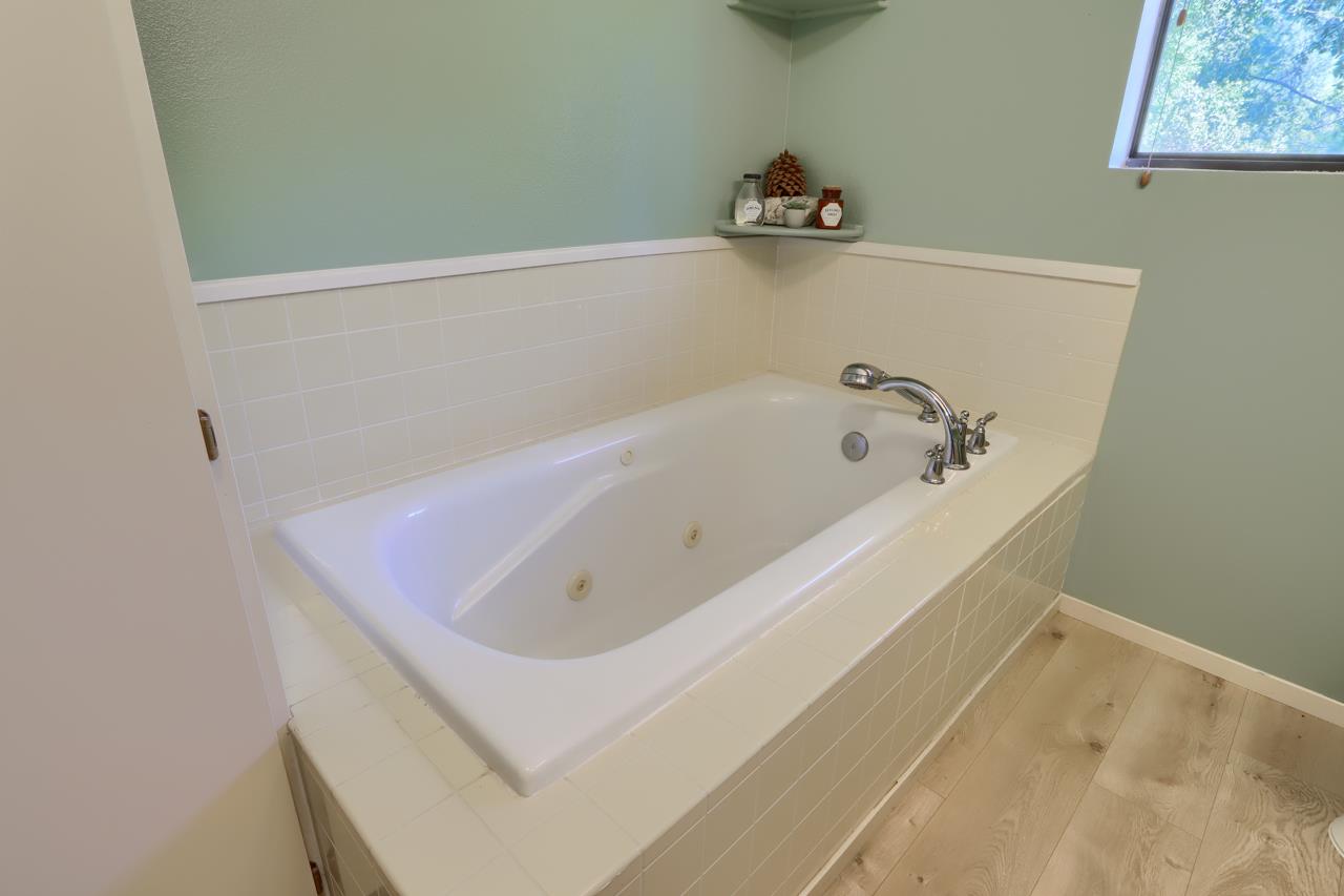 43016 Sunshine Mountain Rd, Oakhurst, CA 93644