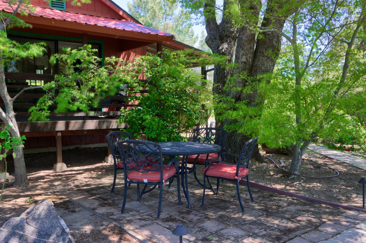 43016 Sunshine Mountain Rd, Oakhurst, CA 93644