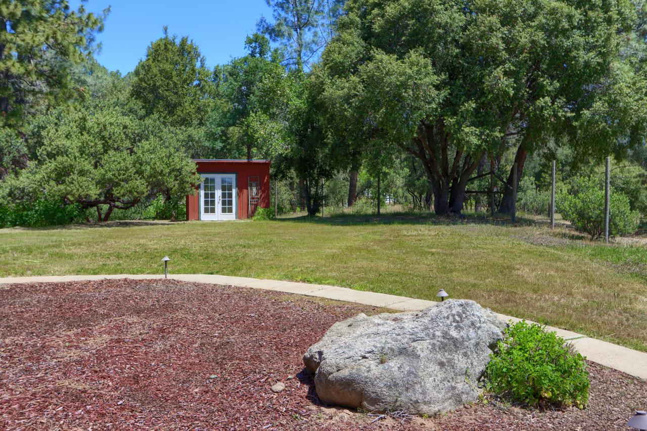 43016 Sunshine Mountain Rd, Oakhurst, CA 93644